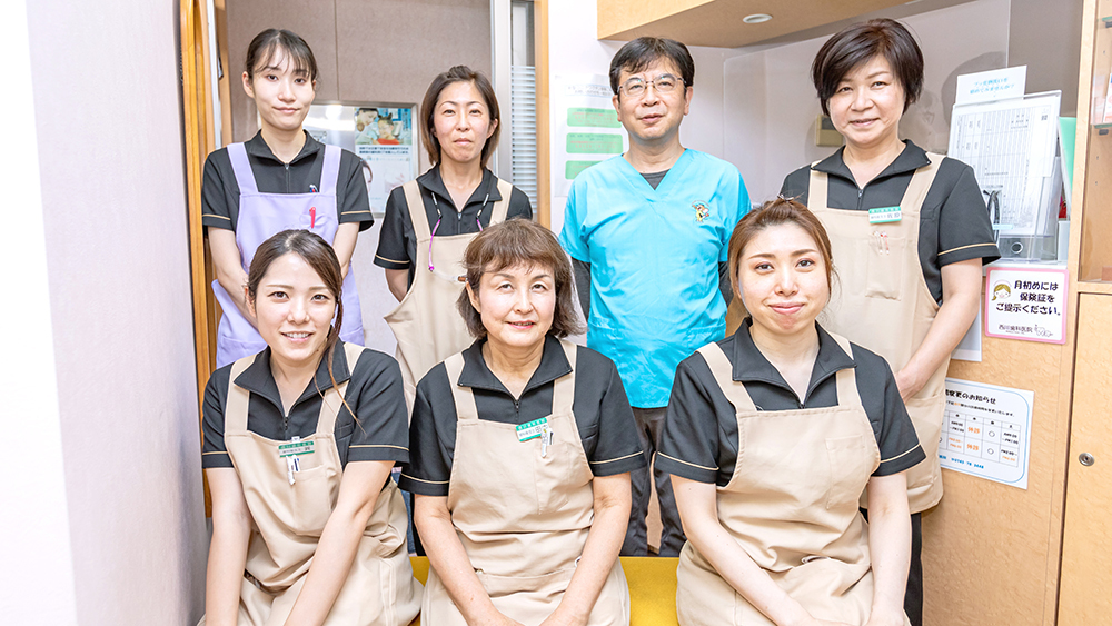 スタッフの集合写真